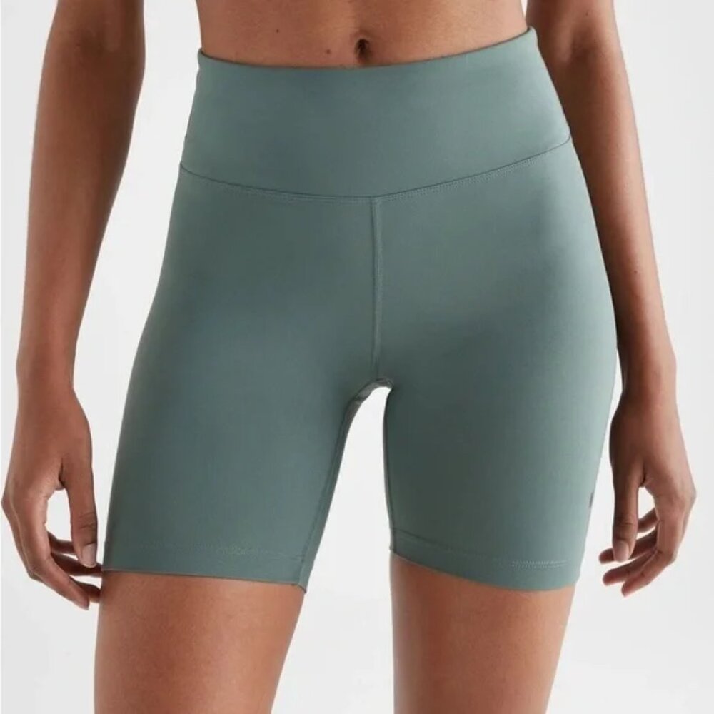 Nobull Women's High-Rise Sleek Biker Short 6” Size Small Balsam Mint - Picture 3 of 8